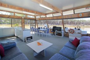 Diamond Houseboat Lounge