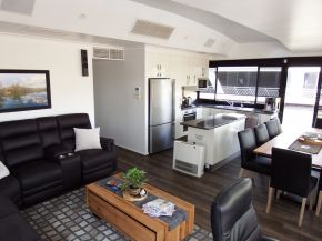Mullaroo Sunset Houseboat -  Kitchen, dining, and lounge area