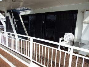 Mullaroo Sunset Houseboat - Back staircase and back deck